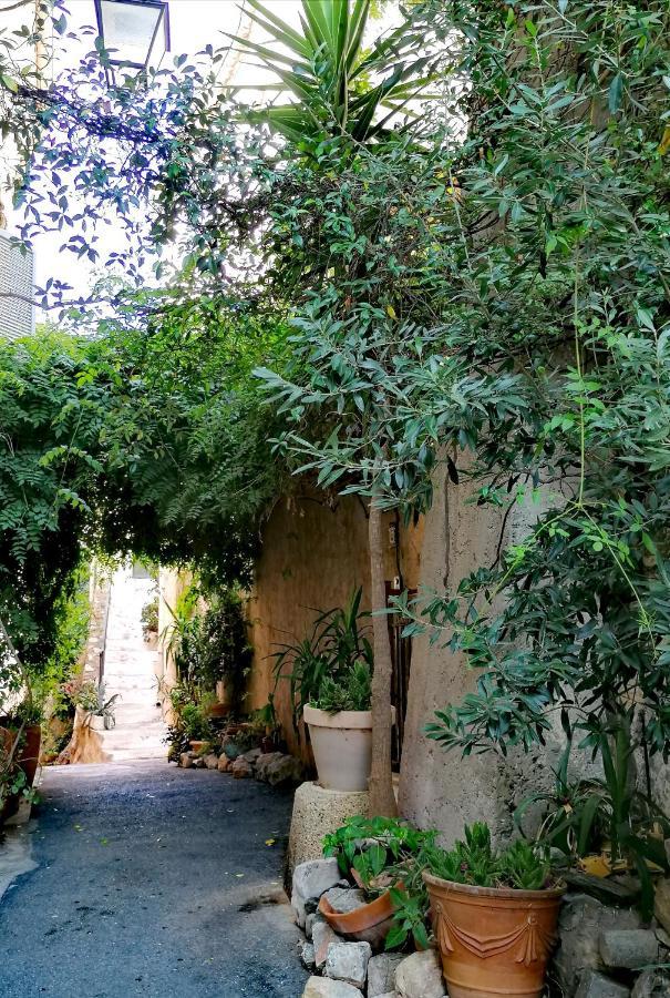 Beautiful Renovated Studio With View- Old Hyères المظهر الخارجي الصورة